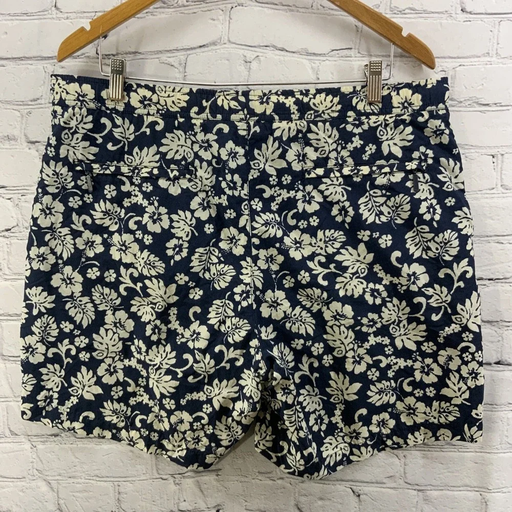 Eddie Bauer Sports Shorts Mens Sz M Mesh Lining‎ Floral Print Swim Trunks